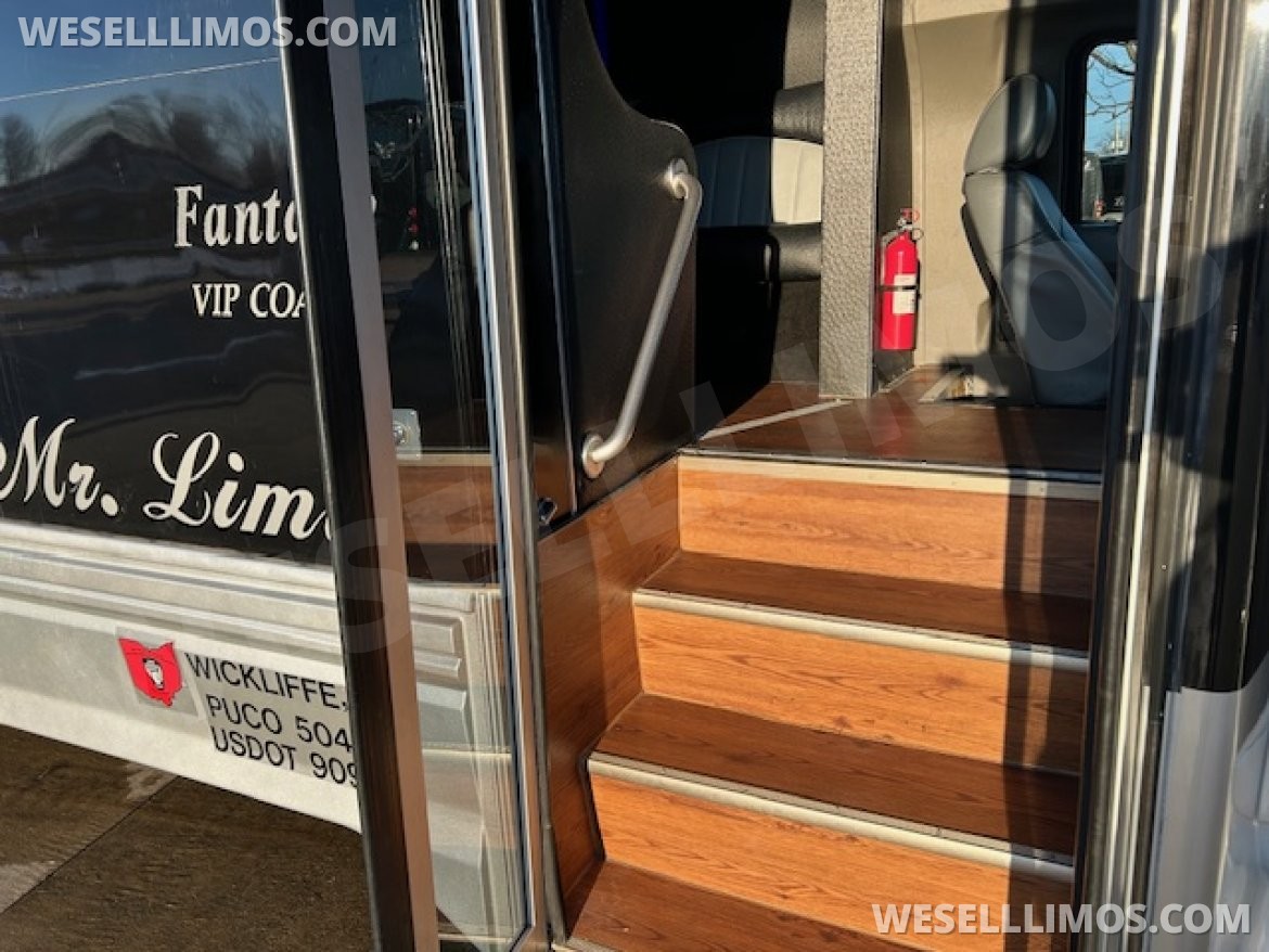 Limo Bus for Sale in Wickliffe, OH - Photo 17