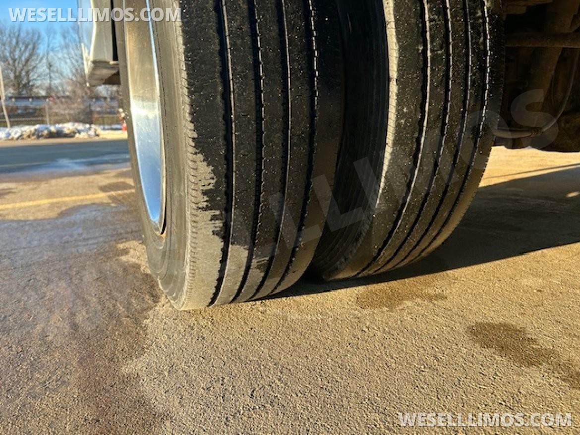 Limo Bus for Sale in Wickliffe, OH - Photo 24