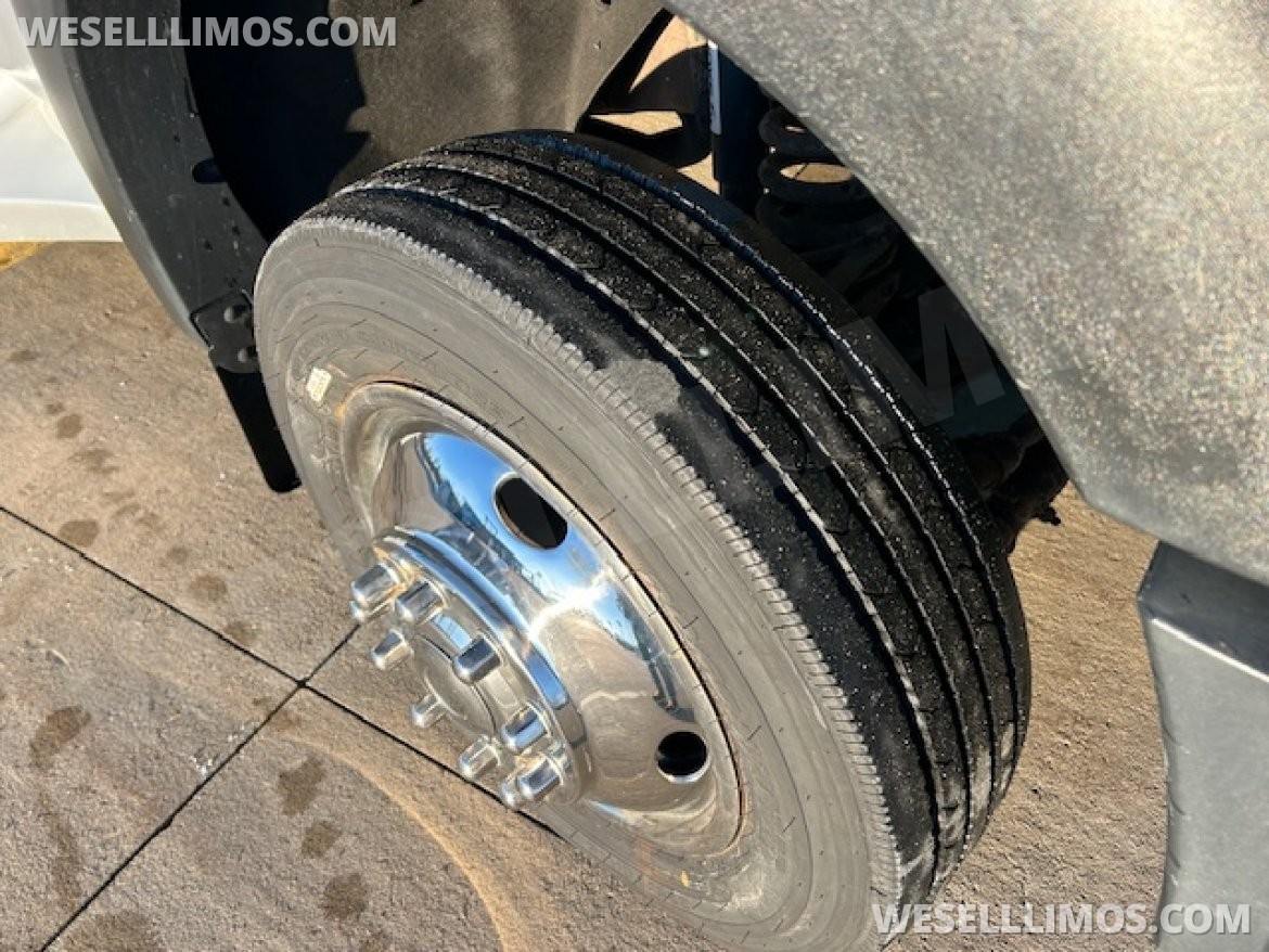 Limo Bus for Sale in Wickliffe, OH - Photo 25