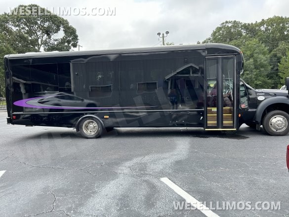 2015 Ford Starcraft F-550 Executive Shuttle for Sale in Garden City, GA - Main Photo