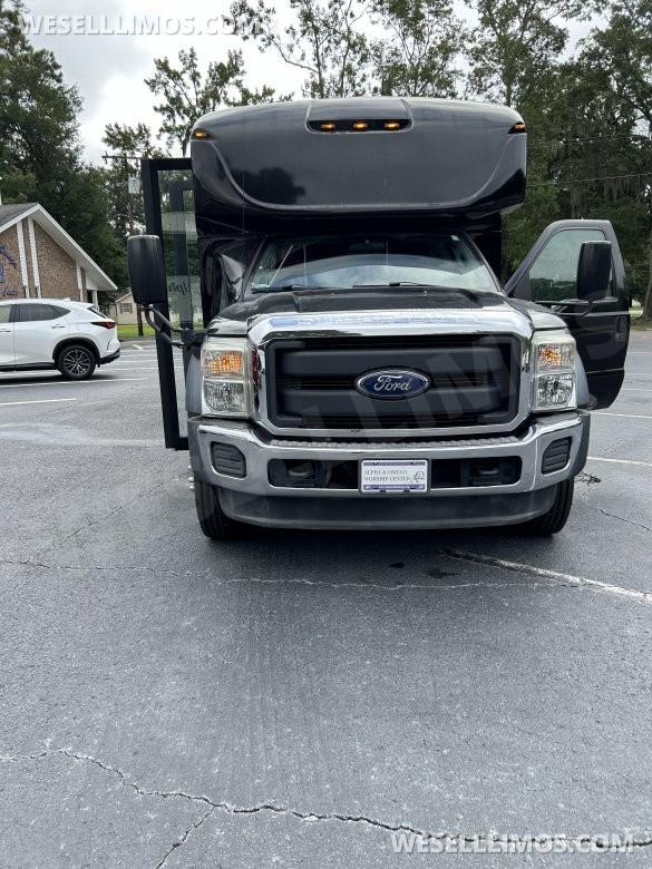2015 Ford Starcraft F-550 Executive Shuttle for Sale in Garden City, GA - Photo 2
