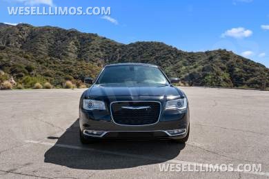 2020 Chrysler limousine - Limousine for Sale in Glendale, CA - Photo 14