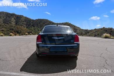 2020 Chrysler limousine - Limousine for Sale in Glendale, CA - Photo 12