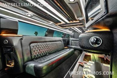 2020 Chrysler limousine - Limousine for Sale in Glendale, CA - Photo 19