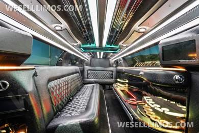 2020 Chrysler limousine - Limousine for Sale in Glendale, CA - Photo 20