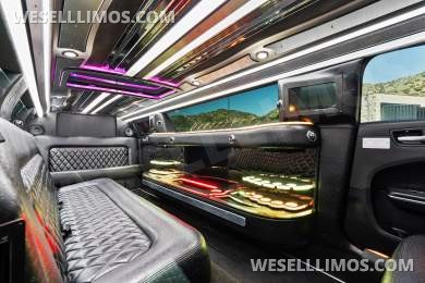 2020 Chrysler limousine - Limousine for Sale in Glendale, CA - Photo 21