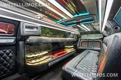 2020 Chrysler limousine - Limousine for Sale in Glendale, CA - Photo 22