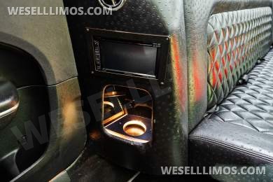 2020 Chrysler limousine - Limousine for Sale in Glendale, CA - Photo 31