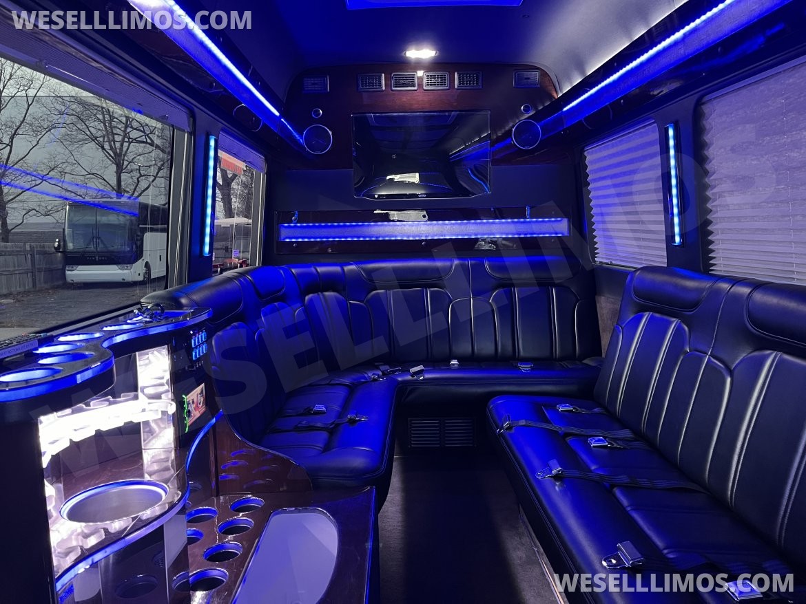 Limo Bus for Sale in Pasadena, MD - Photo 6