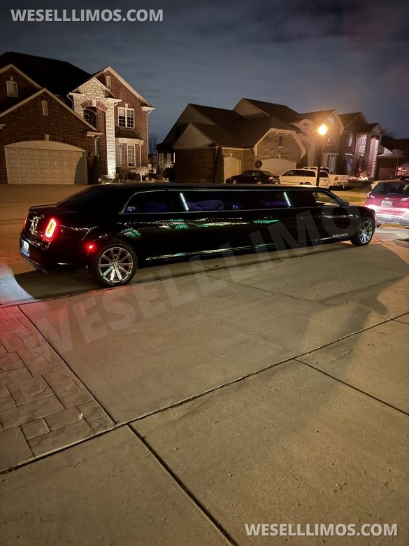 2017 Chrysler 300 Limousine for Sale in Macomb, MI - Main Photo