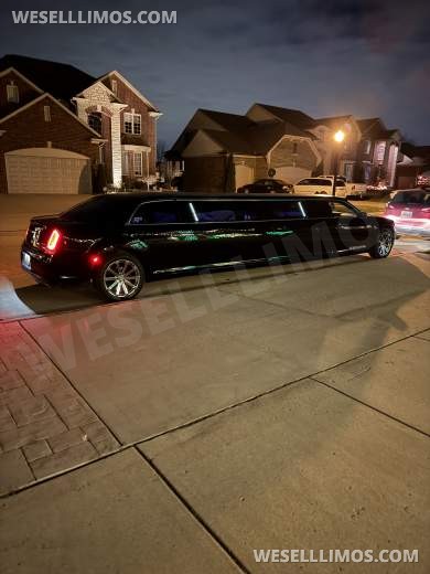 2017 Chrysler 300 Limousine for Sale in Macomb, MI