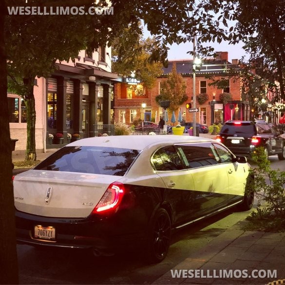 2013 Lincoln MKS Limousine for Sale in Springboro, OH - Photo 2
