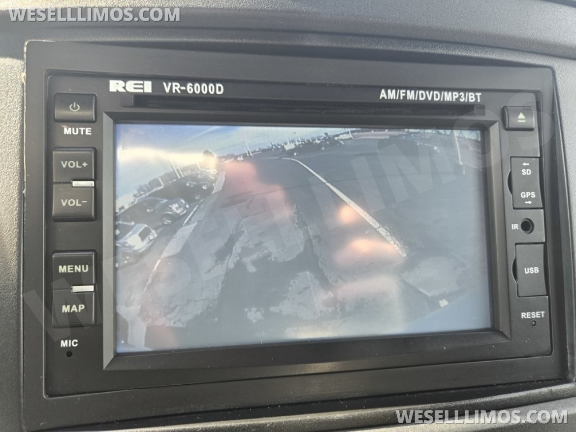 Limousine for Sale in Troy, OH - Photo 7