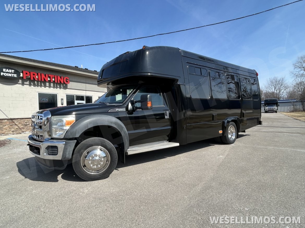 Limo Bus for Sale in fraser, MI - Photo 5