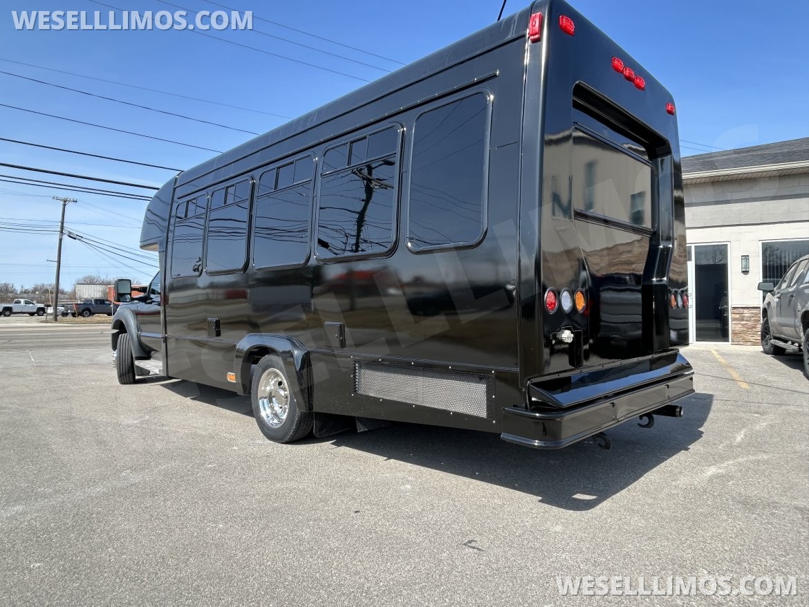 Limo Bus for Sale in fraser, MI - Photo 6