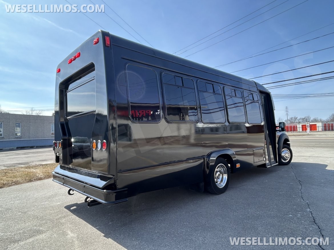 Limo Bus for Sale in fraser, MI - Photo 7