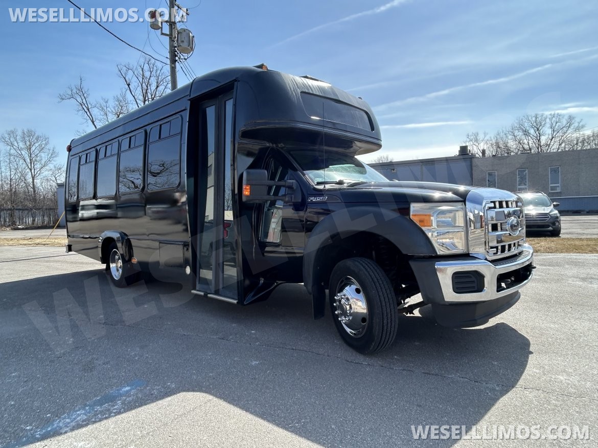 Limo Bus for Sale in fraser, MI - Photo 8