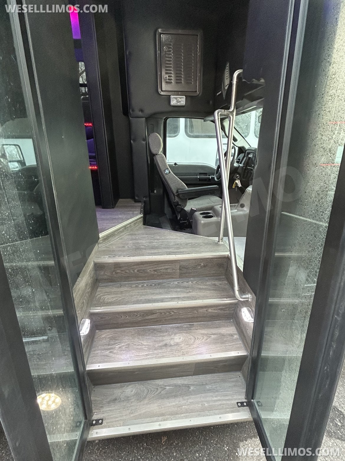 Limo Bus for Sale in fraser, MI - Photo 16