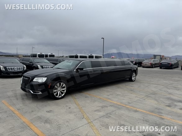 2017 Chrysler 300 Limousine Limousine for Sale in Las Vegas, NV - Photo 3