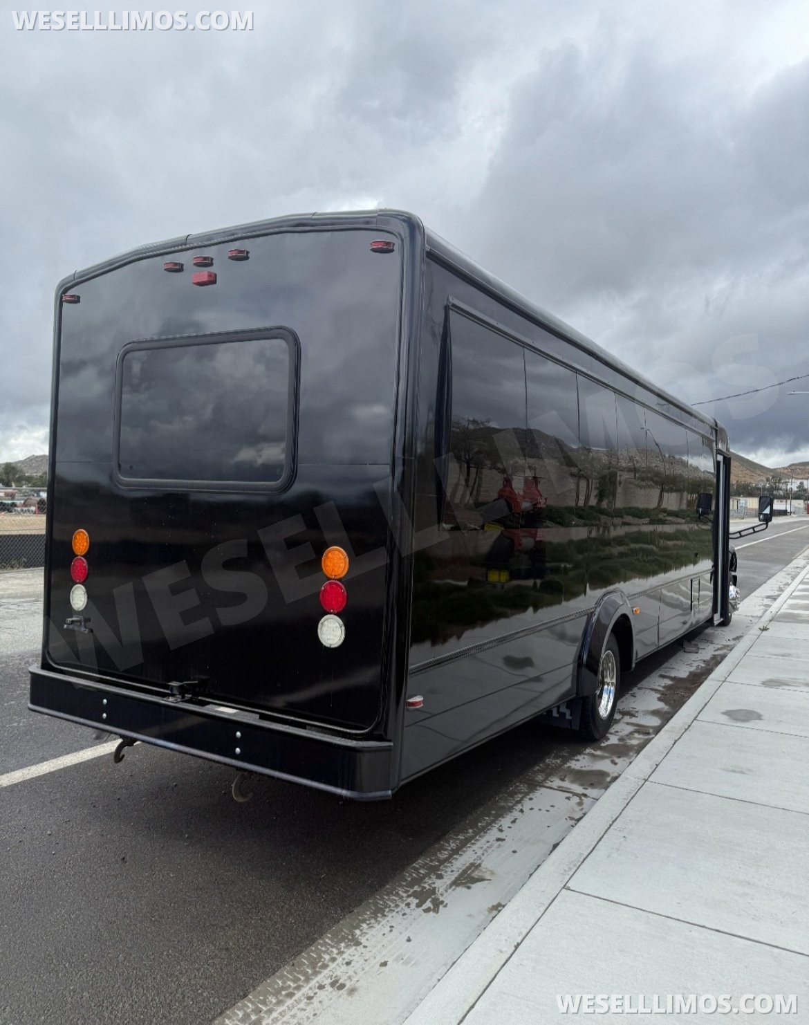 Limo Bus for Sale in Orlando, FL - Photo 17