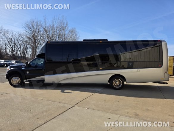 2015 Ford F550 Executive Shuttle for Sale in Erie, PA - Main Photo