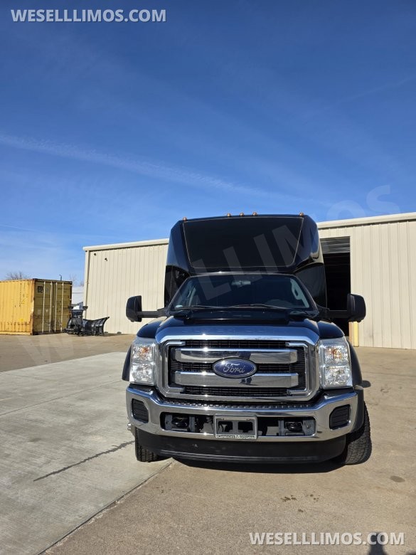 2015 Ford F550 Executive Shuttle for Sale in Erie, PA - Photo 2