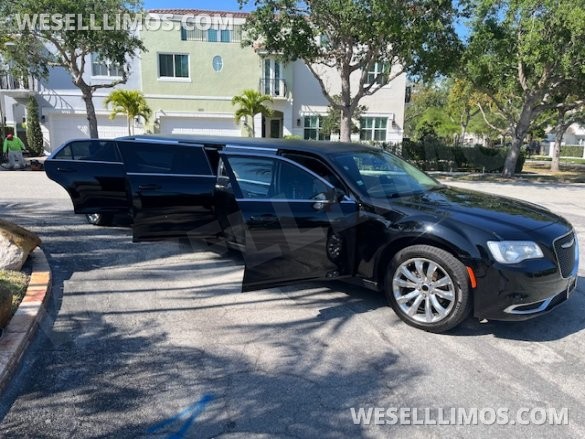 2017 Chrysler 300 Limousine for Sale in FORT LAUDERDALE, FL - Main Photo