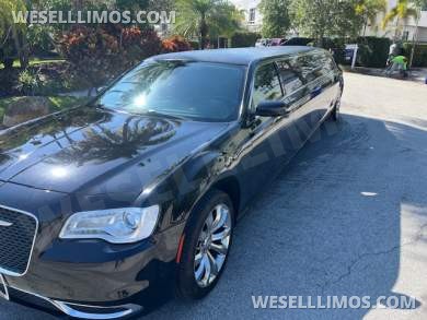 2017 Pinnacle Chrysler 300 Limousine - Limousine for Sale in FORT LAUDERDALE, FL - Photo 3