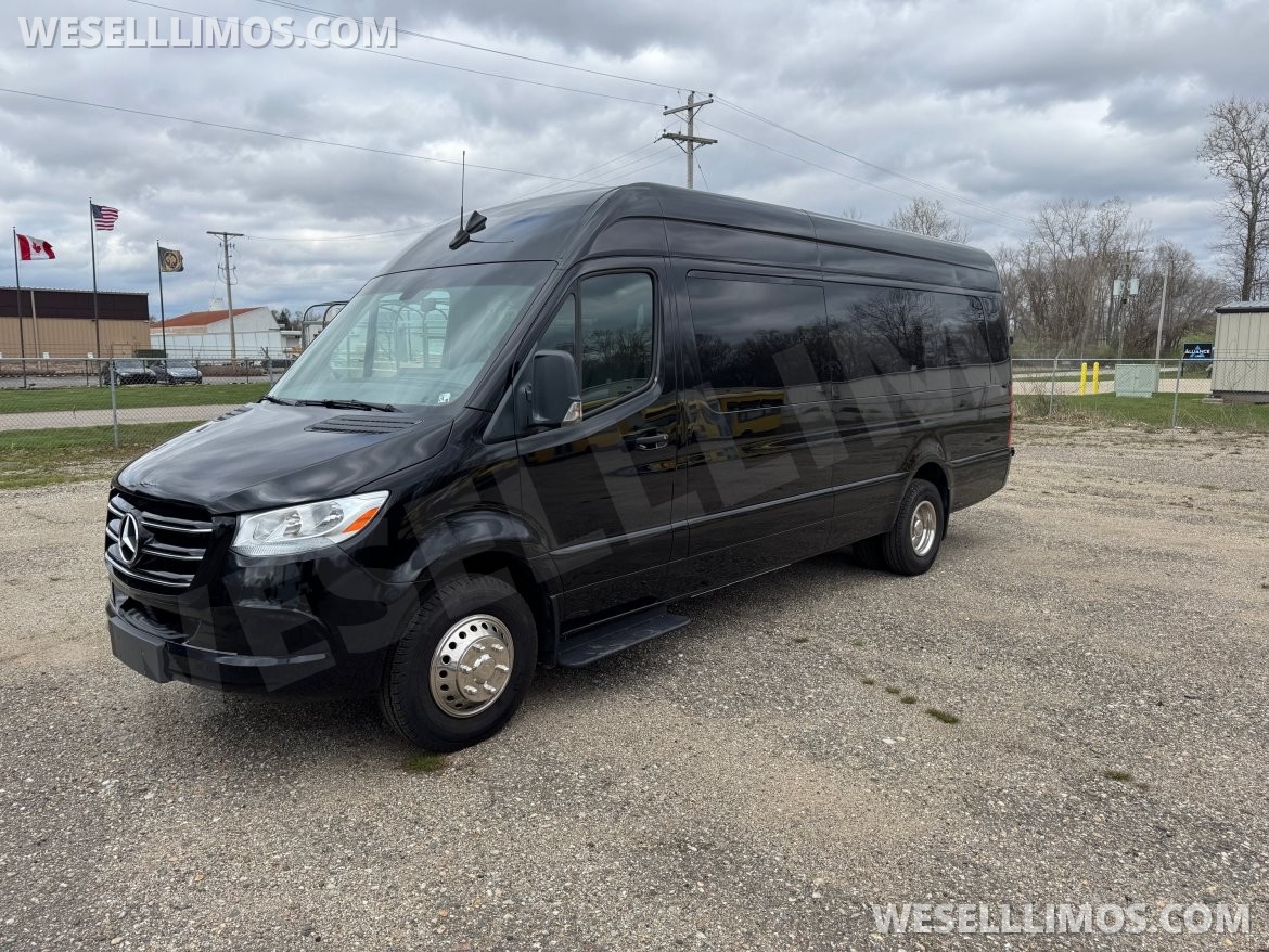Executive Shuttle for Sale in Elkhart, IN - Main Photo