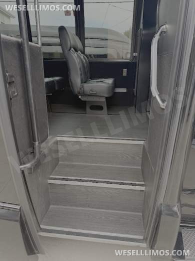 2017 Grech GM33 Ford F-550 Executive Shuttle - Executive Shuttle for Sale in Los Angeles, CA - Photo 11