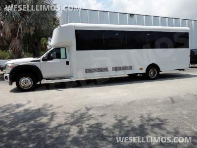 2015 Ford F550 Limo Bus for Sale in Delray Beach, FL