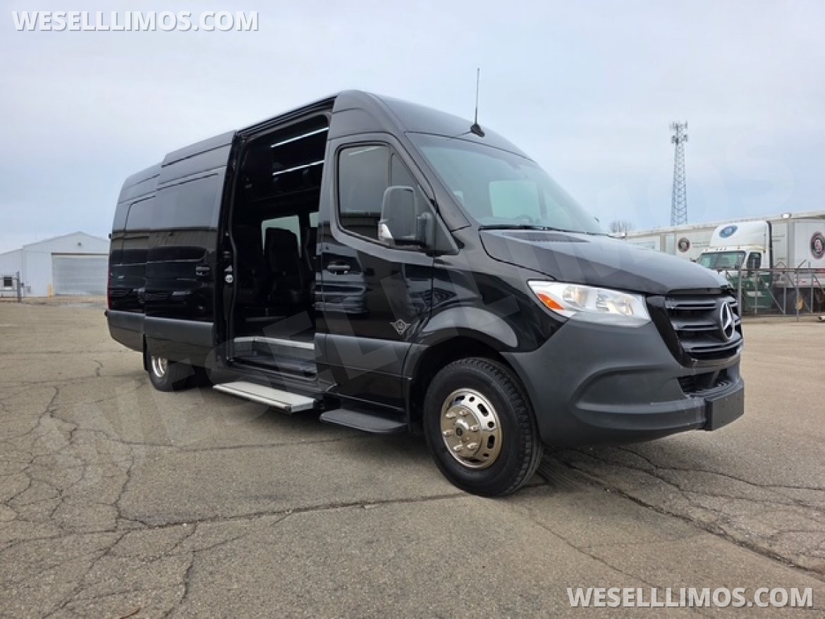 Shuttle Bus for Sale in Erie, PA - Photo 14