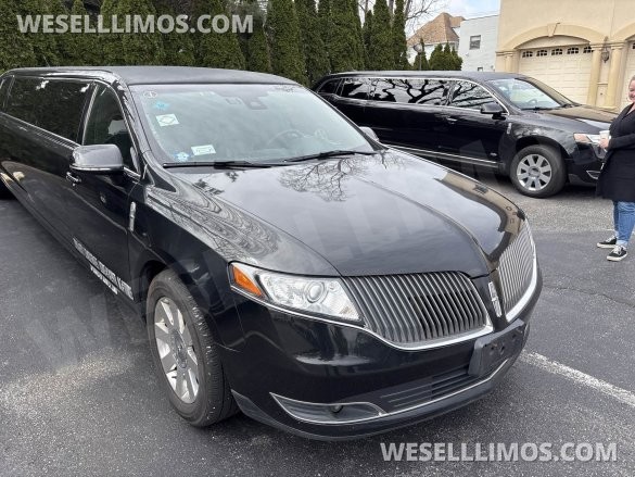 2014 Lincoln MKT Limousine for Sale in Babylon, NY - Photo 2