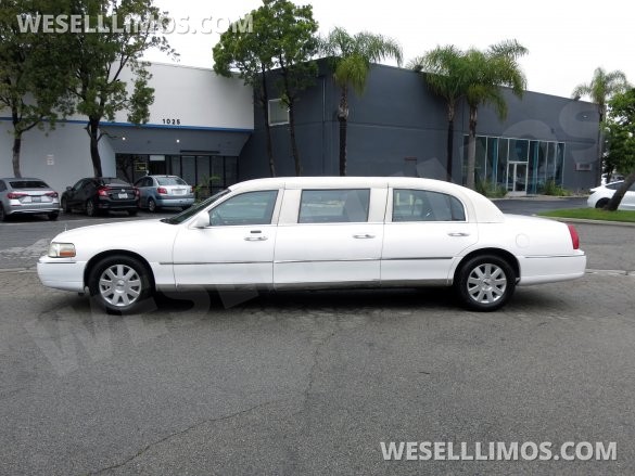 2004 Lincoln Town Car 6-Door Limo Limousine for Sale in Carson, CA - Main Photo