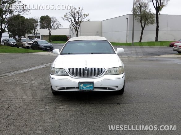 2004 Lincoln Town Car 6-Door Limo Limousine for Sale in Carson, CA - Photo 2