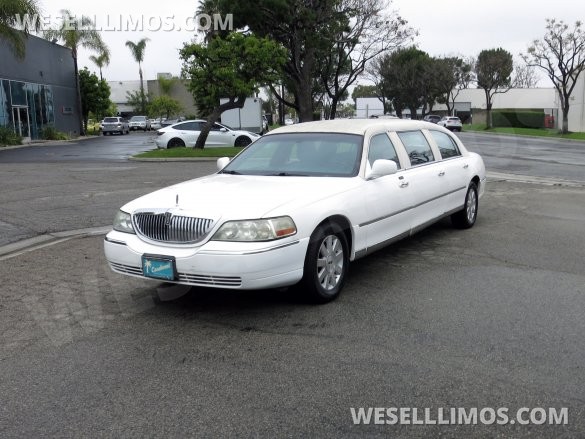 2004 Lincoln Town Car 6-Door Limo Limousine for Sale in Carson, CA - Photo 3