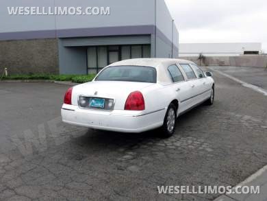 2004 LCW Lincoln Town Car 6-Door Limousine - Limousine for Sale in Carson, CA - Photo 5