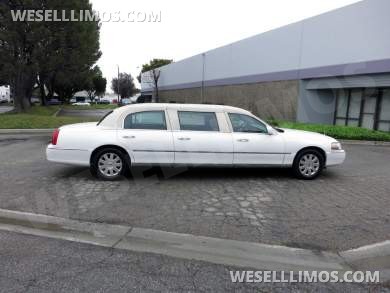 2004 LCW Lincoln Town Car 6-Door Limousine - Limousine for Sale in Carson, CA - Photo 6