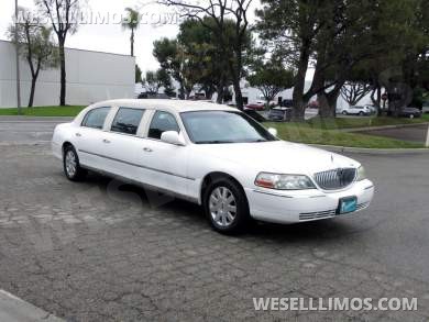 2004 LCW Lincoln Town Car 6-Door Limousine - Limousine for Sale in Carson, CA - Photo 7