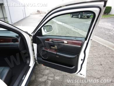 2004 LCW Lincoln Town Car 6-Door Limousine - Limousine for Sale in Carson, CA - Photo 8