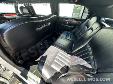 2004 LCW Lincoln Town Car 6-Door Limousine - Limousine for Sale in Carson, CA - Photo 15