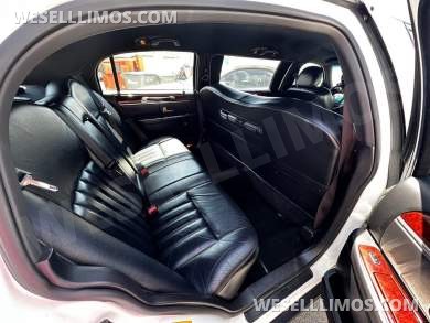 2004 LCW Lincoln Town Car 6-Door Limousine - Limousine for Sale in Carson, CA - Photo 17