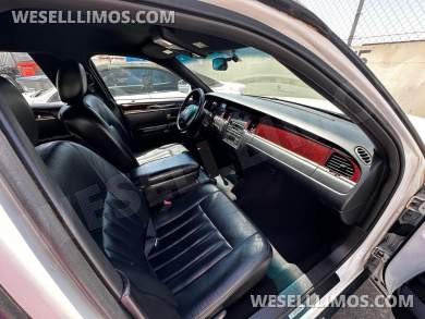 2004 LCW Lincoln Town Car 6-Door Limousine - Limousine for Sale in Carson, CA - Photo 19