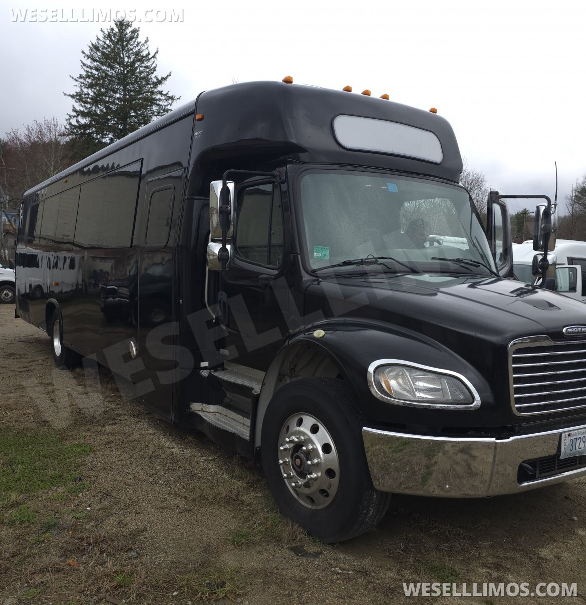 Limo Bus for Sale in Coventry, RI - Photo 2