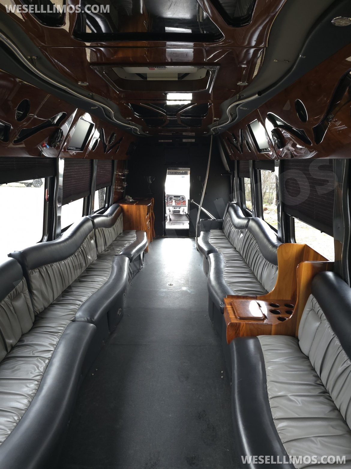 Limo Bus for Sale in Coventry, RI - Photo 10