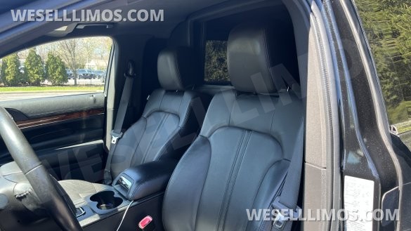 2015 Lincoln MKT Limousine for Sale in Saint James, NY - Photo 2