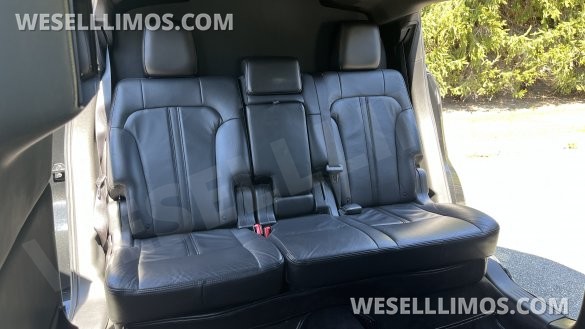 2015 Lincoln MKT Limousine for Sale in Saint James, NY - Photo 3