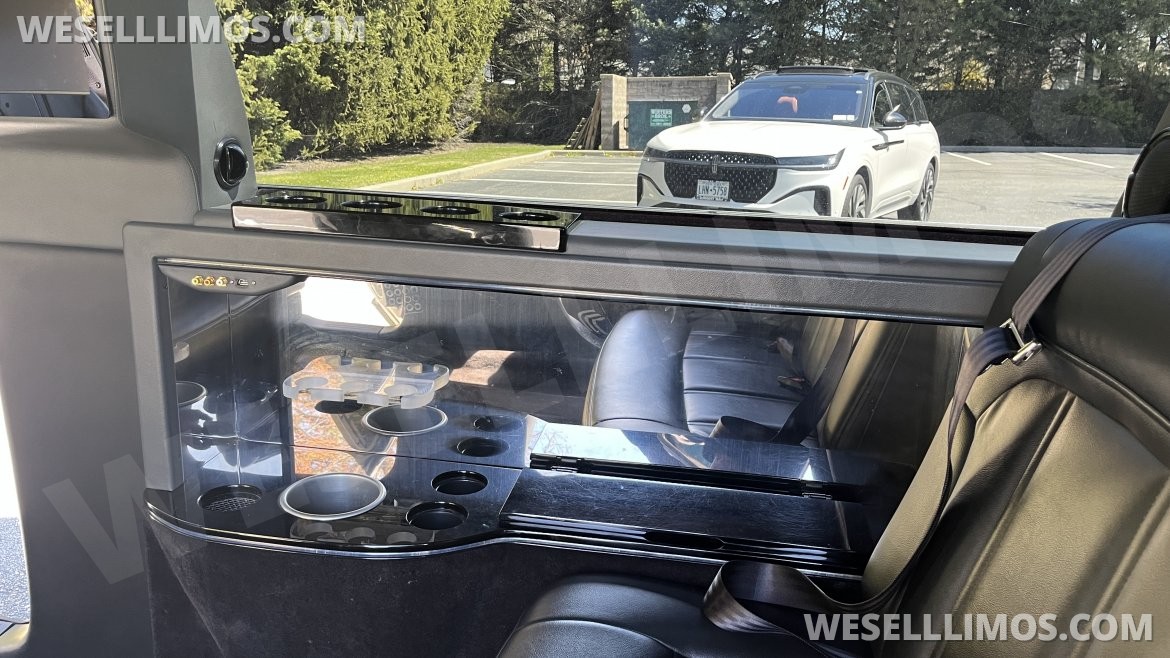 Limousine for Sale in Saint James, NY - Photo 5