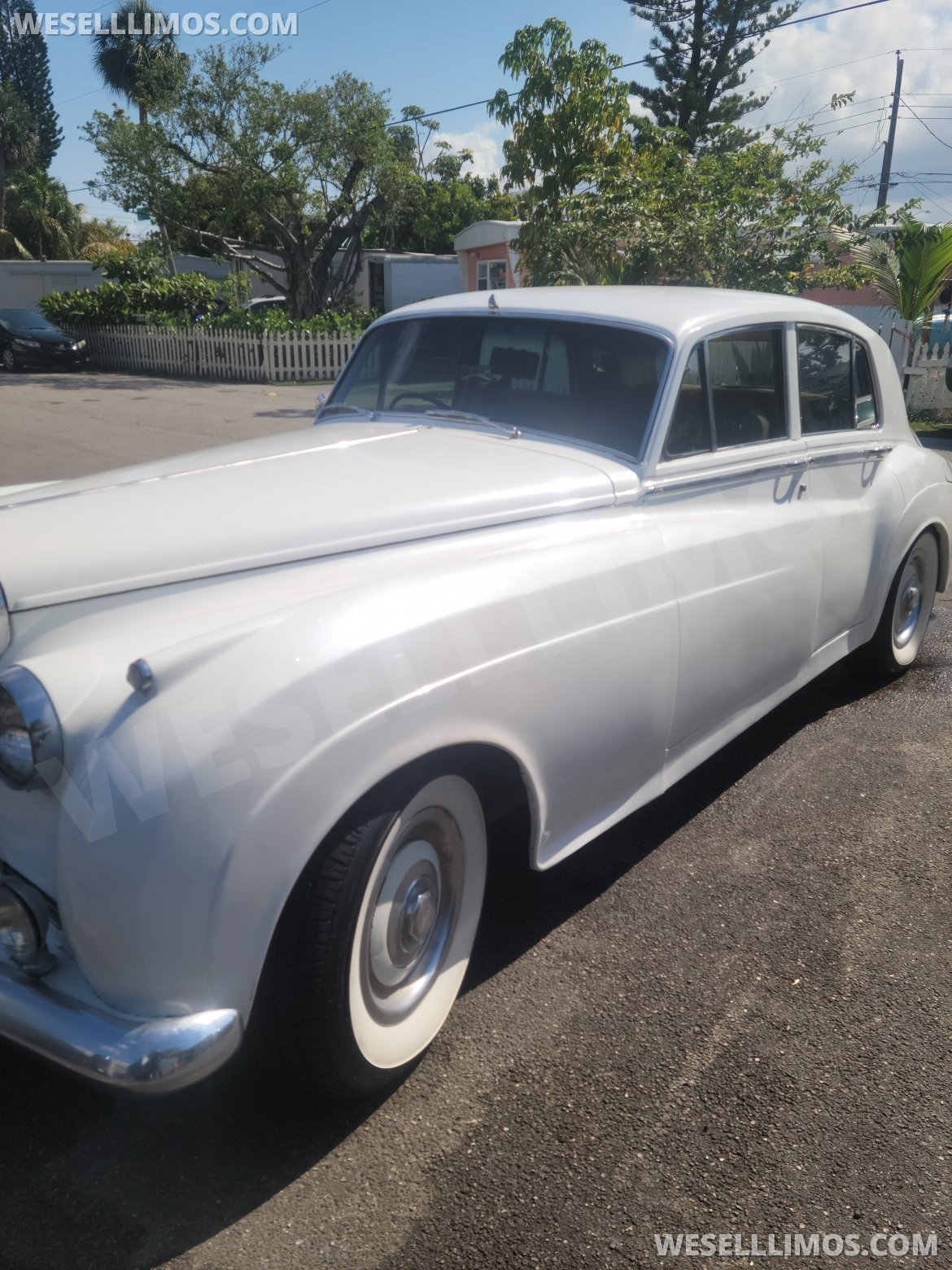 Antique for Sale in Fort Lauderdale, FL - Main Photo