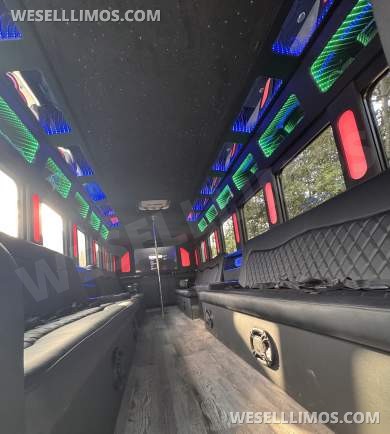 2018 Starcraft Ford F550 Shuttle Bus - Limousine for Sale in glendale, CA - Photo 11